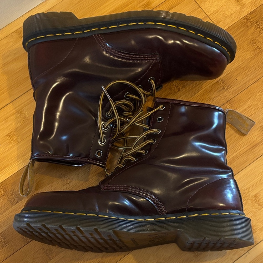 Dr. Martens Men's size 10 Vegan Leather 1460 Boots in Cherry Red - Picture 5 of 13